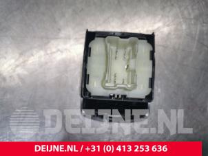 Opel Vivaro Electric window switch O178371 photo 3