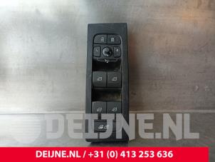 Gebruikte Schakelaar Elektrisch Raam Volvo C40 Recharge (XK) Recharge Twin 78 kWh Prijs € 54,45 Inclusief btw aangeboden door van Deijne Onderdelen Uden B.V.