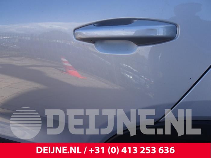 Volvo C40 Handgriff O178747
