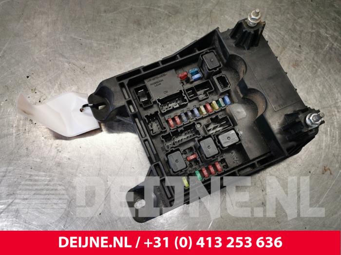 Zekeringkast van een Renault Maxity 3.0 DCI 150.35 2011