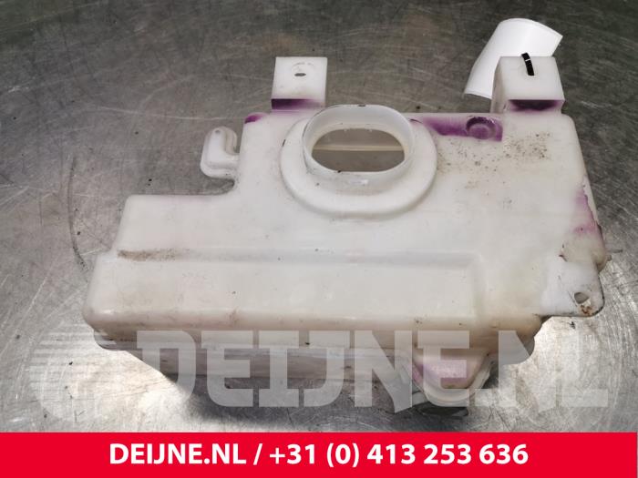 Renault Maxity Scheibensprühertank vorne O179076