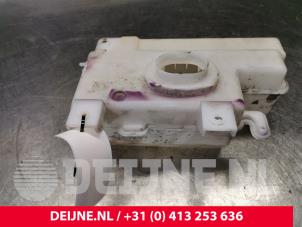 Renault Maxity Ruitensproeiertank voor O179076 foto 2