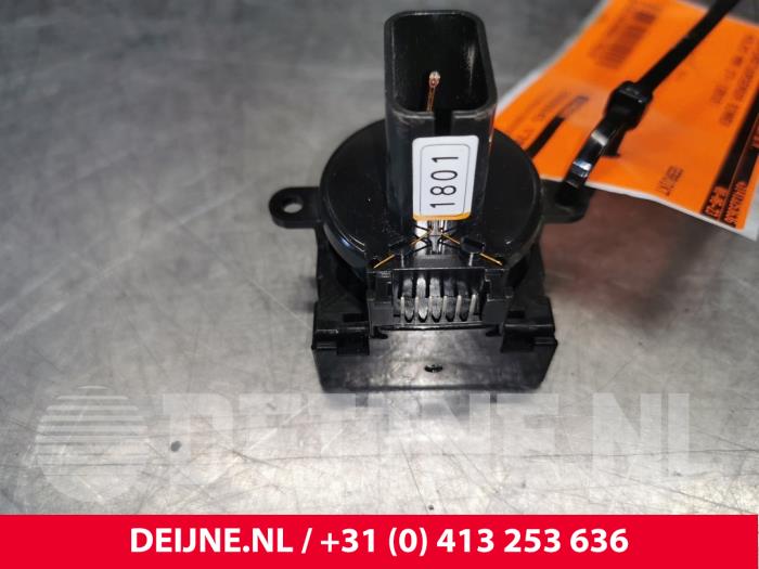 Gebruikte Sensor Temperatuur binnen Volvo V90 Cross Country (PZ) 2.0 D4 16V AWD Prijs € 30,00 Margeregeling aangeboden door van Deijne Onderdelen Uden B.V.