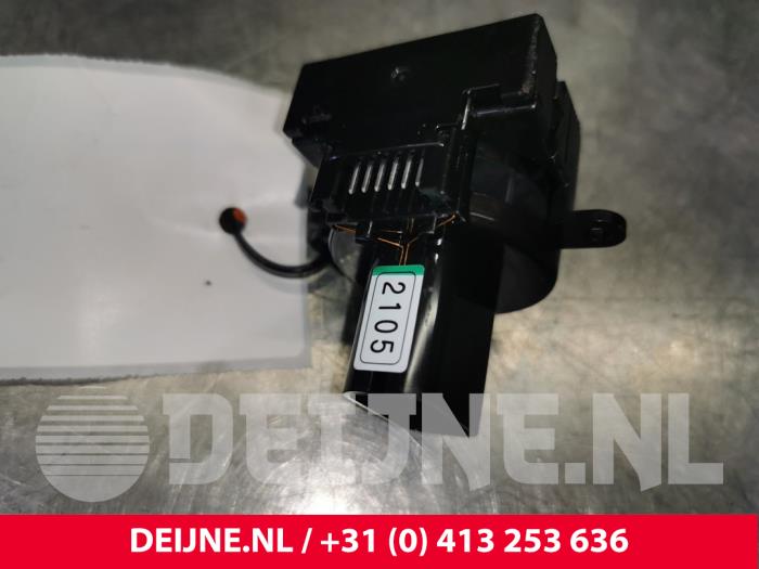 Gebruikte Sensor Temperatuur binnen Volvo XC60 II (UZ) 2.0 B4 16V AWD Prijs € 30,00 Margeregeling aangeboden door van Deijne Onderdelen Uden B.V.