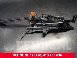 Volvo V60 Steering column housing O179215 photo 2