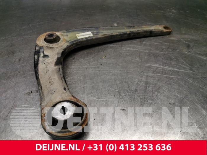 Toyota Pro-Ace Querlenker unten rechts vorne O179356