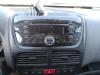 Radio van een Fiat Doblo Cargo (263), 2010 / 2022 1.3 MJ 16V DPF Euro 5, Bestel, Diesel, 1.248cc, 66kW (90pk), FWD, 263A2000, 2010-02 / 2022-07 2011