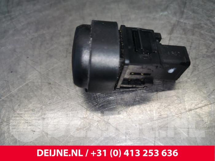 Nissan NV200 Panikbeleuchtung Schalter O179867