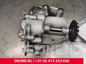 Renault Trafic Oil pump O180027 photo 3