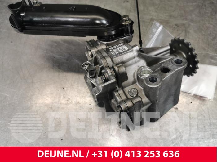 Gebruikte Oliepomp Renault Trafic New (FL) 2.0 dCi 16V 115 Prijs € 84,70 Inclusief btw aangeboden door van Deijne Onderdelen Uden B.V.