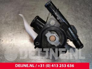 Renault Trafic Thermostatgehäuse O180046 foto 3