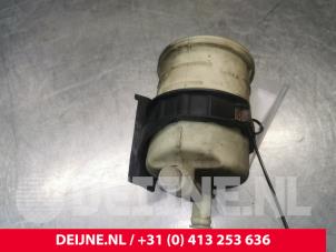 Opel Vivaro Power steering fluid reservoir O180320 photo 3