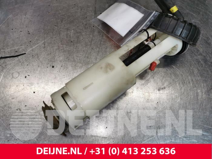 Gebruikte Brandstofpomp Mechanisch Volvo 850 Estate 2.5i 10V Prijs € 50,00 Margeregeling aangeboden door van Deijne Onderdelen Uden B.V.