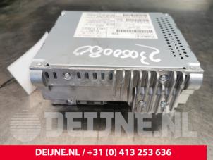 Volvo V70 CD player O180481 photo 2