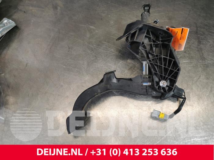 Toyota Pro-Ace Koppelingspedaal O180512