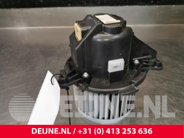 Toyota Pro-Ace Kachel Ventilatiemotor O180818