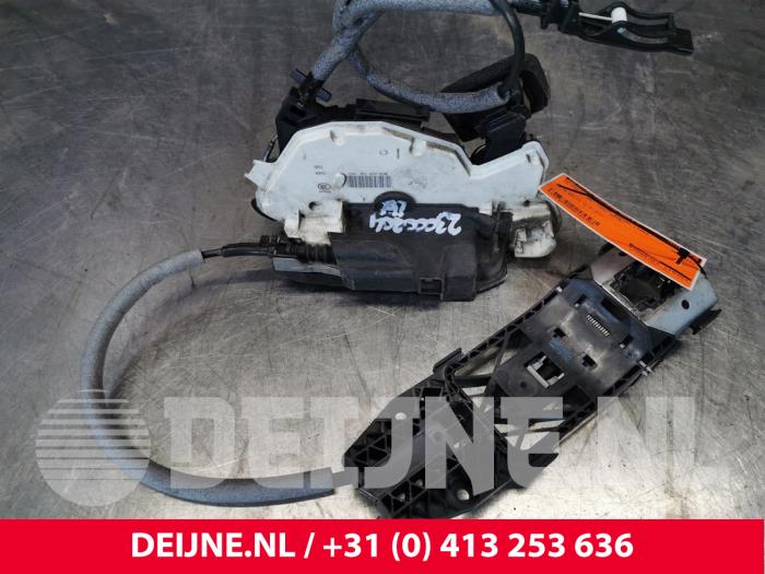 Volkswagen Caddy Türschlossmechanik 2-türig links O181344