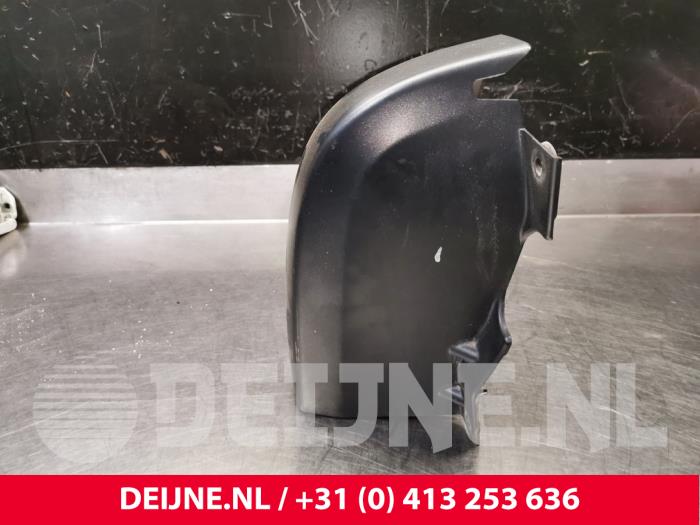 Renault Trafic Achterlichtrand links O181714