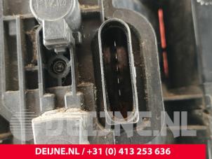 Volkswagen Caddy Taillight, right O182355 photo 3
