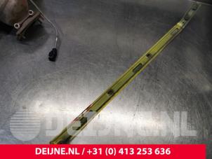 Volkswagen Caddy Sliding door rail, left O182414 photo 3