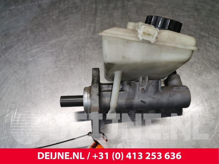 Volvo XC70 Master cylinder O182545