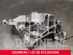 Volvo V60 Alternator lower bracket O182961 foto 3