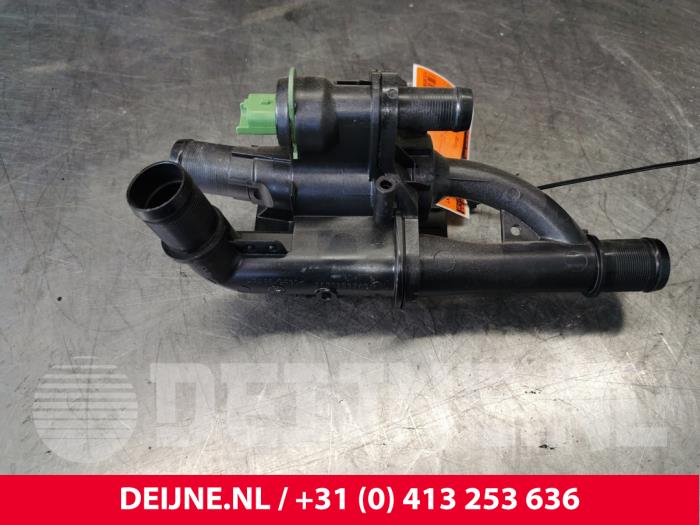 Gebruikte Thermostaathuis Volvo V40 (MV) 1.6 D2 Prijs € 50,00 Margeregeling aangeboden door van Deijne Onderdelen Uden B.V.