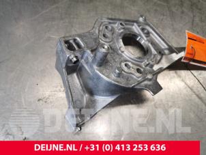 Volvo V40 Diesel pump bracket O183149 photo 2