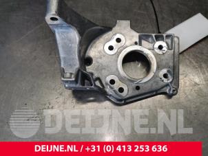 Volvo V40 Diesel pump bracket O183149 photo 3