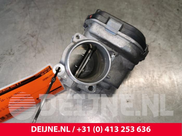 Gebruikte Gasklephuis Volvo V40 (MV) 1.6 D2 Prijs € 40,00 Margeregeling aangeboden door van Deijne Onderdelen Uden B.V.