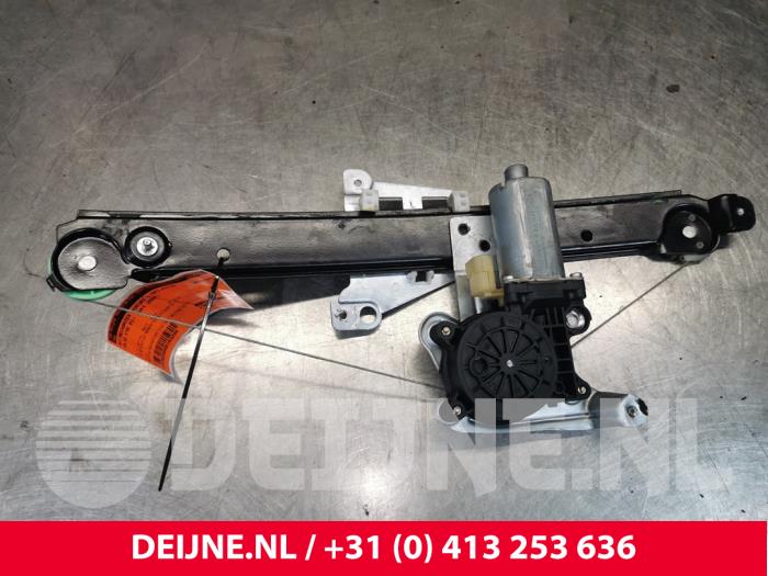 Volvo V70 Ruitmechaniek 4Deurs links-achter O183286
