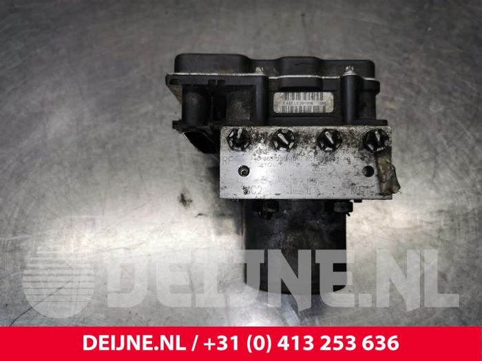 Gebruikte ABS Pomp Ford Transit 3.2 TDCI 20V Prijs € 24,20 Inclusief btw aangeboden door van Deijne Onderdelen Uden B.V.