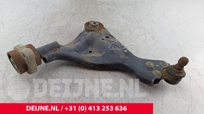 Mercedes Vito Draagarm onder links-voor O183625