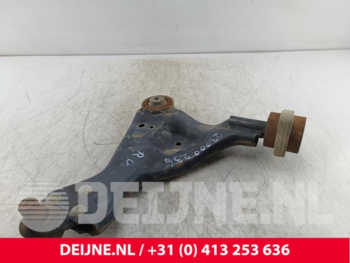 Mercedes Vito Draagarm onder rechts-voor O183626