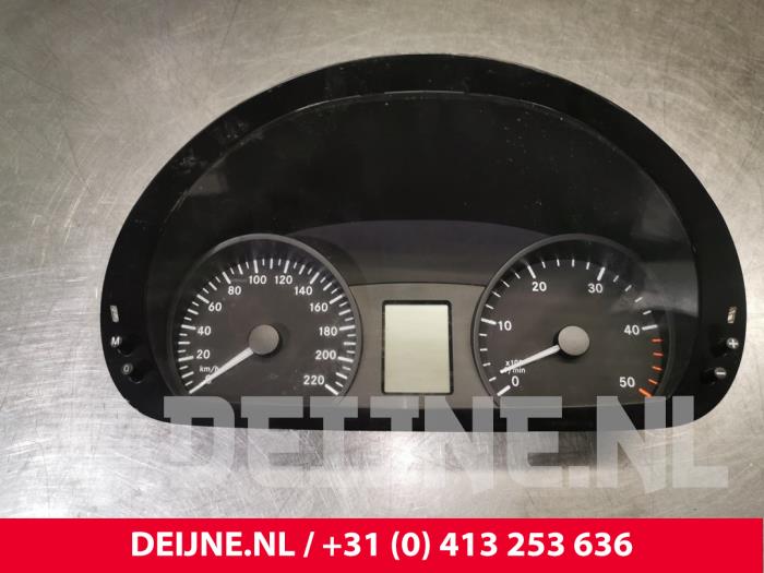 Kilometerteller KM van een Mercedes-Benz Vito (639.6) 2.2 116 CDI 16V Euro 5 2011