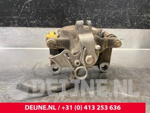 Opel Vivaro Remklauw (Tang) links-achter O183801 foto 3