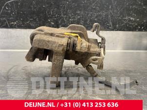 Opel Vivaro Remklauw (Tang) links-achter O183801 foto 2