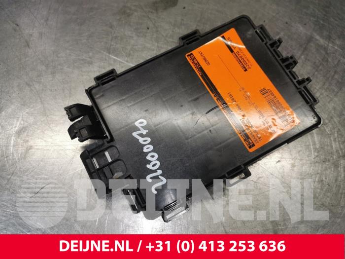 Tesla Model S Sicherungskasten O184037