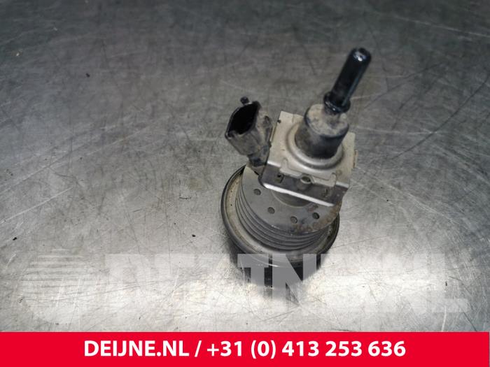 Opel Vivaro Adblue injector O184123