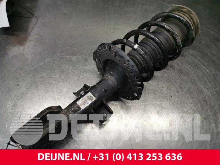 Volkswagen Crafter Stoßdämpferstrebe rechts vorne O184172