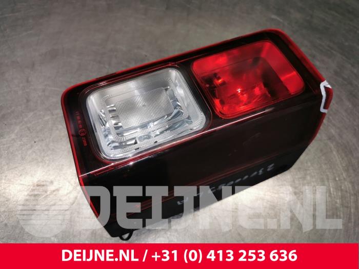Opel Vivaro Rückfahrscheinwerfer links O184585