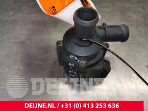 Gebruikte Extra waterpomp Volkswagen Crafter (SY) 2.0 TDI Prijs € 48,40 Inclusief btw aangeboden door van Deijne Onderdelen Uden B.V.