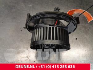 Volkswagen Crafter Heating and ventilation fan motor O184756 photo 3