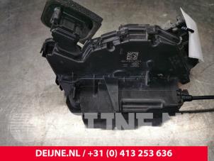 Gebruikte Deurslot Mechaniek 2Deurs rechts Volkswagen Crafter (SY) 2.0 TDI Prijs € 36,30 Inclusief btw aangeboden door van Deijne Onderdelen Uden B.V.
