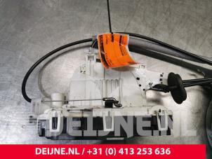 Volkswagen Crafter Sliding door lock mechanism, right O184899 photo 2