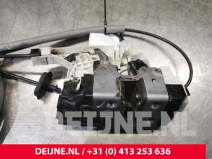 Volkswagen Crafter Sliding door lock mechanism, right O184899 photo 3