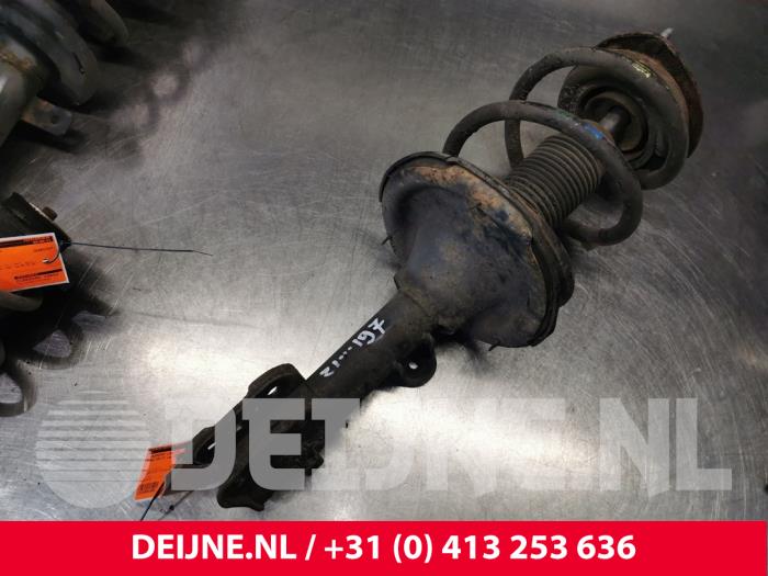 Hyundai H300 Schokdemperpoot links-voor O185053