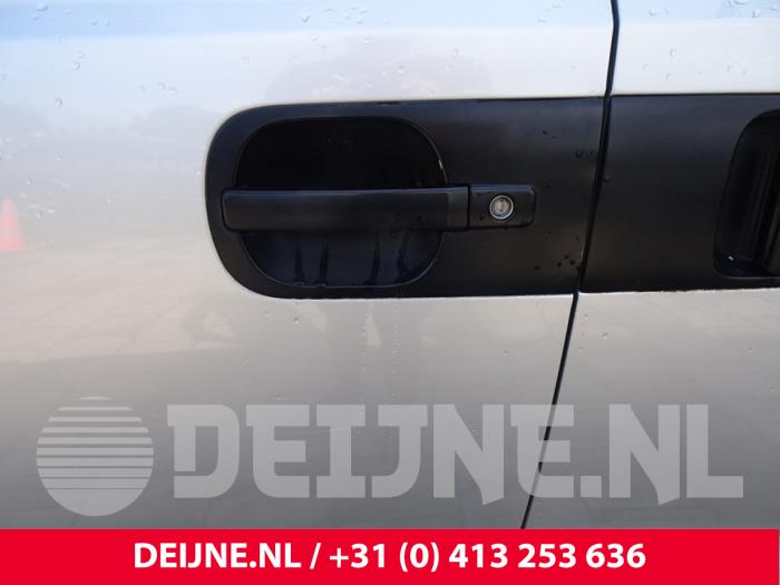 Hyundai H300 Türgriff 2-türig links O185098