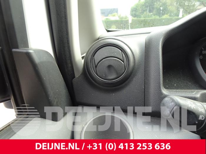 Nissan NV200 Dashboard vent O185244