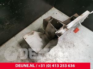 Opel Vivaro Carrosserie Hoek links-voor O185317 foto 2
